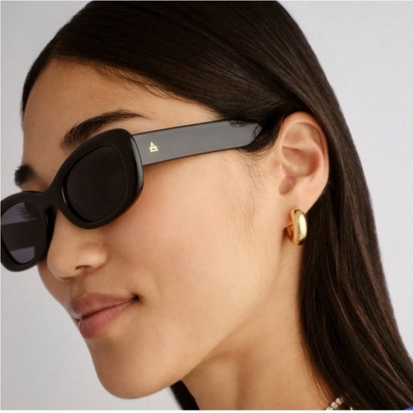 Revolve Aire Calisto Black Chunky Oval Sunglasses with Dark Lenses - Picture 2 of 5